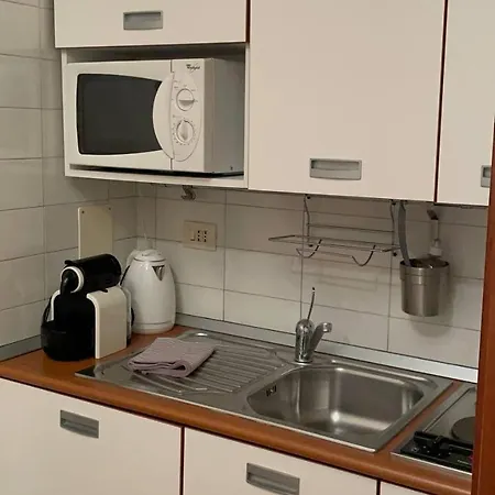 Metro Lanza Palace *