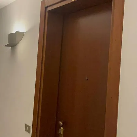 Metro Lanza Palace *