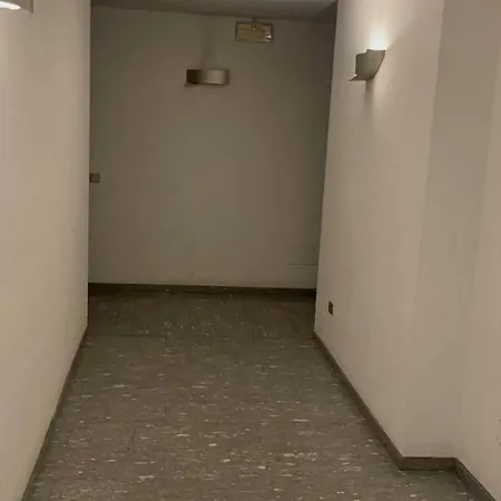 מלון דירות Metro Lanza Palace